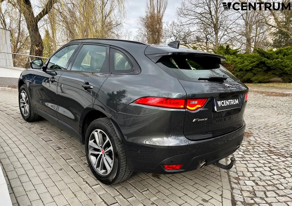 Jaguar F-Pace cena 114900 przebieg: 143738, rok produkcji 2018 z Marki małe 232